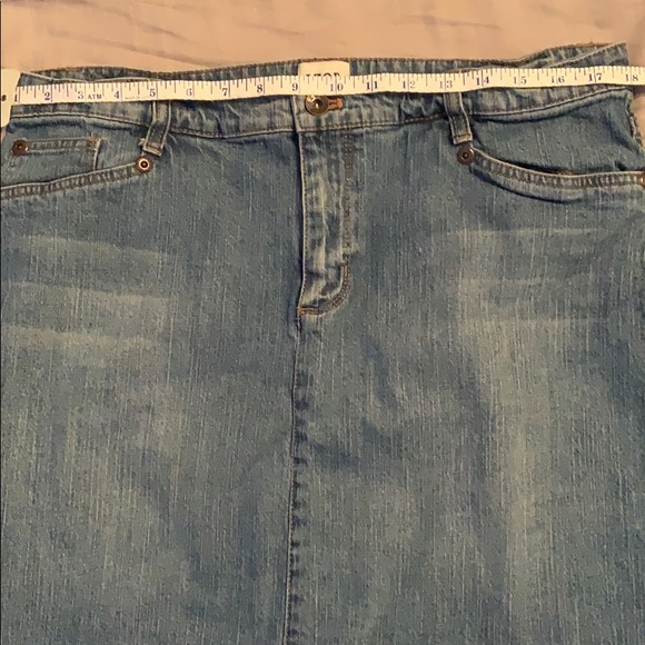 🔥3/$10 Izod size 12 light blue denim skirt - Picture 7 of 7
